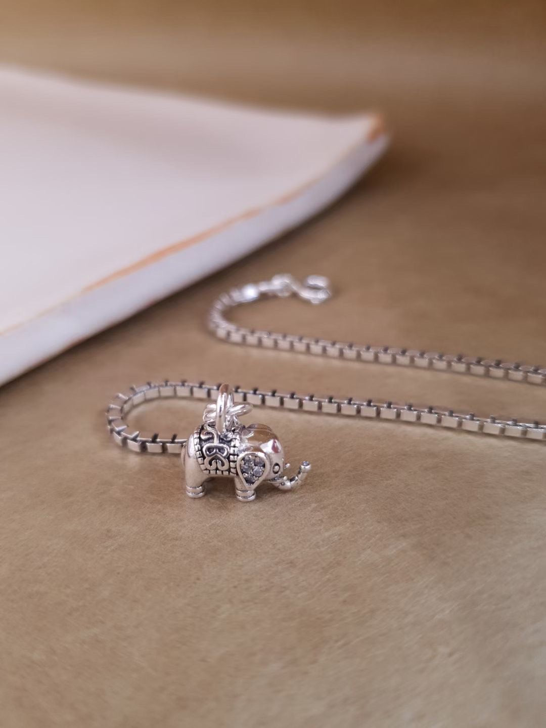 小丞飾 韓國製造 只給喜歡高品味的妳🌺
⚪️超級美 大象🐘盒子手鍊 17公分 $990 #157