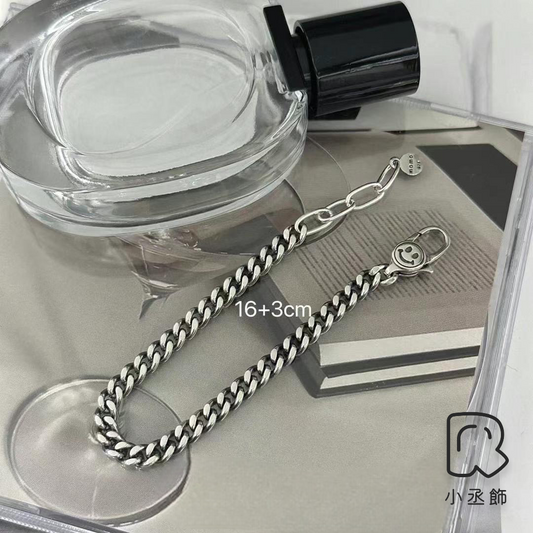 小丞飾 韓國製造重工迷們!笑臉重工古巴鍊條手鍊 真的韓品可愛無極限 古巴鍊也能駕馭的笑臉😊扣頭 16+3公分$1990 #92