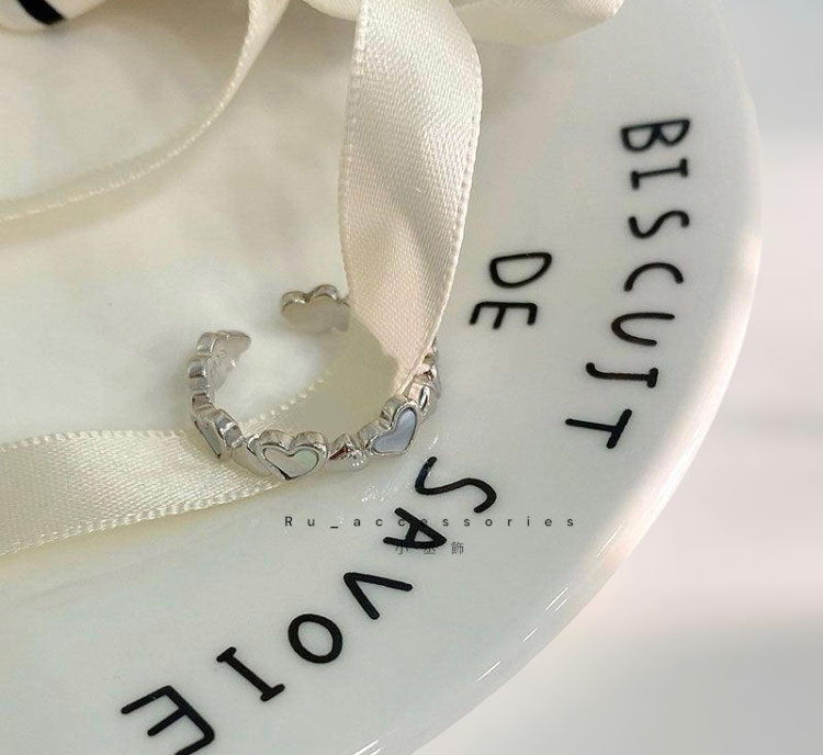 滿滿愛心白貝開口戒 425