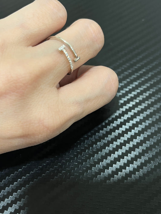 小丞飾
T字微鑲調節戒指
$390 R601113