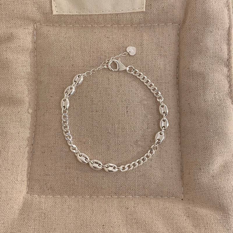 小丞飾
韓國南大門設計師款s925純銀重工豬鼻子手鍊小眾時髦博主同款手鍊 $990。#B601046