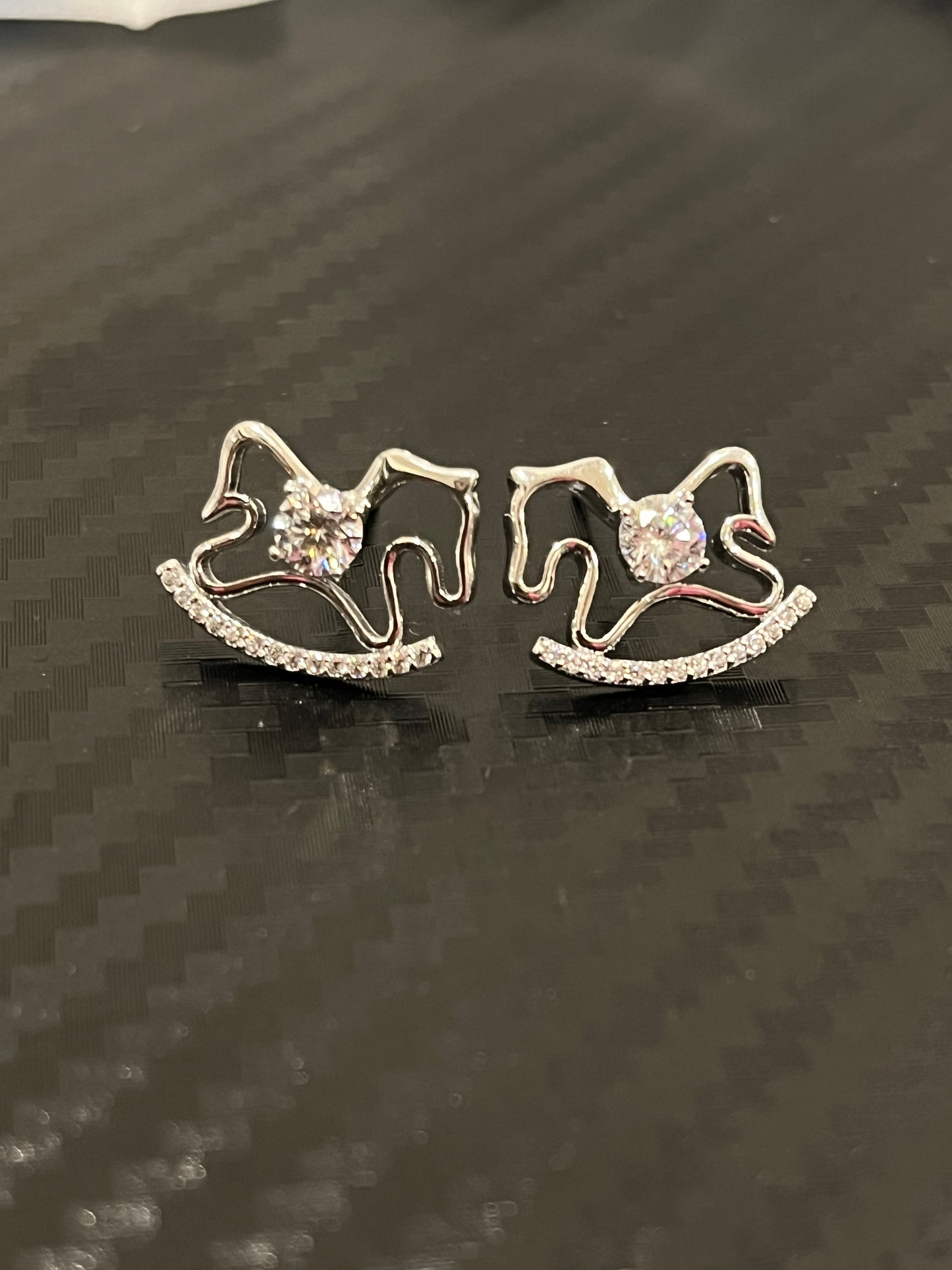 小丞飾-莫桑鑽30分 閃鑽木馬耳環 E6031403