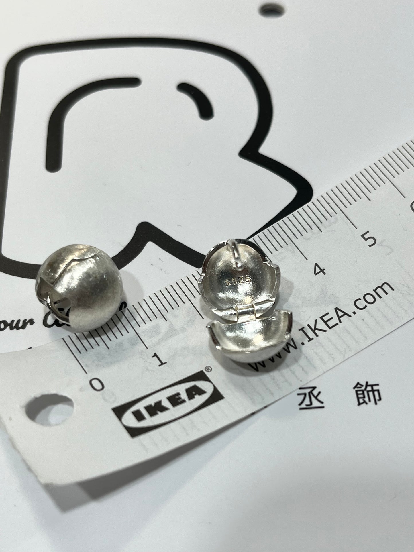 小丞飾 拉絲圓珠耳環 圈口8mm , 珠珠13mm $390