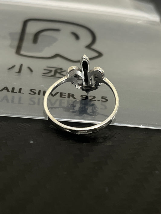 小丞飾
鳶尾⚜️花復古戒指
定圍 美碼6號 約港碼13
$320 R601021