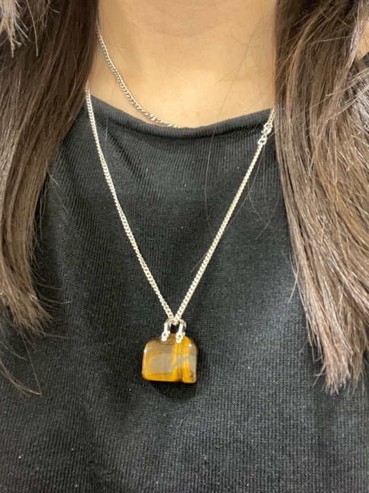 小丞飾
來一顆虎眼石包包👜吧 適合搭配55公分以上的長鏈喔
虎眼石包包單墜$290 , P1001