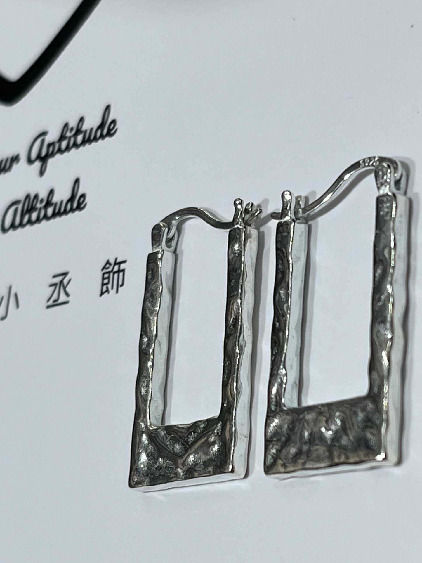 小丞飾 長方形液態不規則紋路個性耳扣 寬10mm 長25mm $490 #165