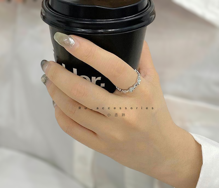 滿滿愛心白貝開口戒 425