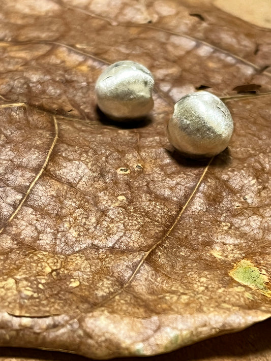 小丞飾 拉絲圓珠耳環 圈口8mm , 珠珠13mm $390