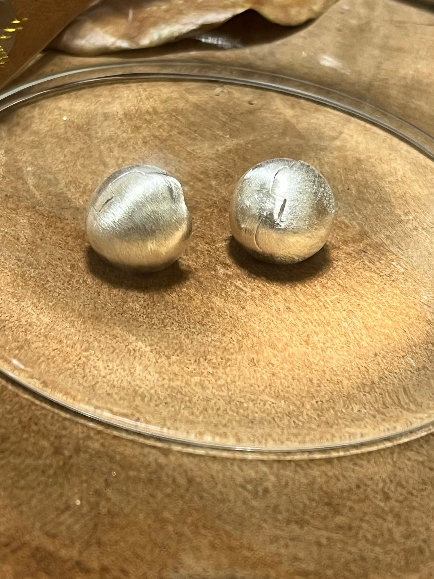 小丞飾 拉絲圓珠耳環 圈口8mm , 珠珠13mm $390