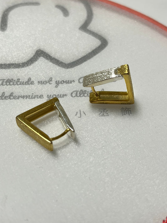 小丞飾 撞色金銀梯形耳圈 1公分 $590 #108