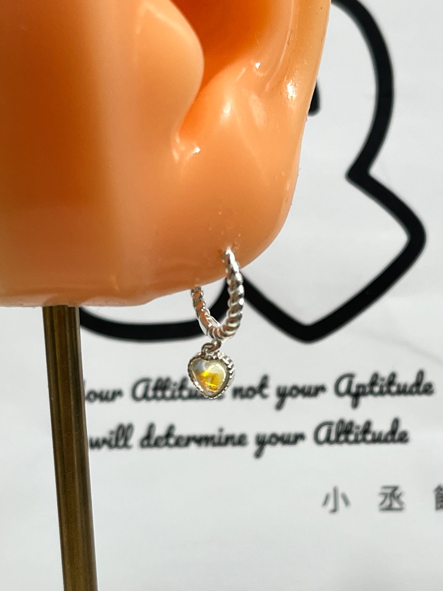 小丞飾 麻花圈圈月光石耳環 耳圈約0.9公分 $360 #111