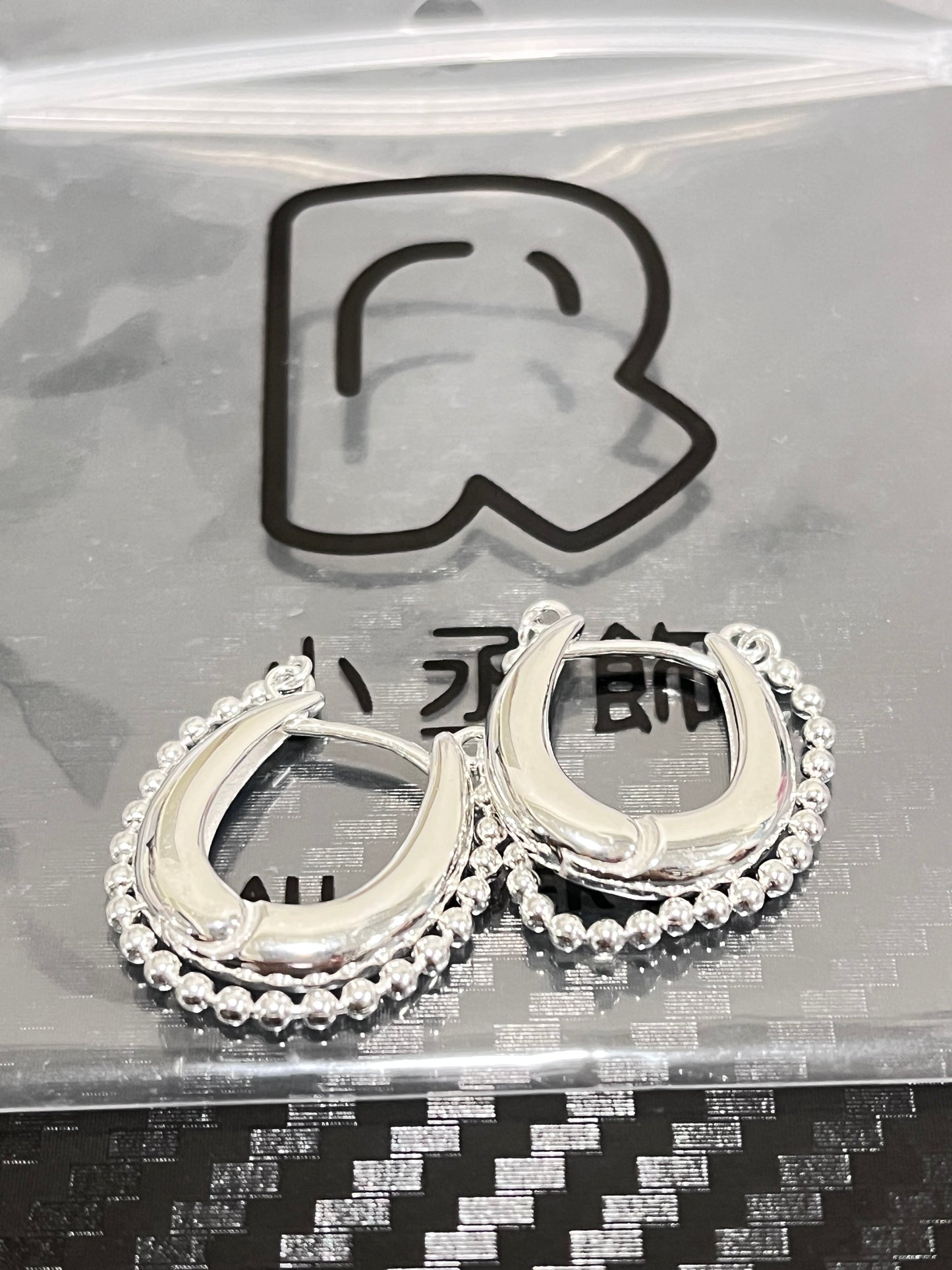 小丞飾
質感滿分💯韓國🇰🇷橢圓馬蹄雙層珠珠軟鏈耳扣 $890 #E08301
8mm*13mm