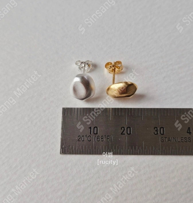 小丞飾 韓國製造
質感 霧銀豆豆耳釘
$390 銀色款