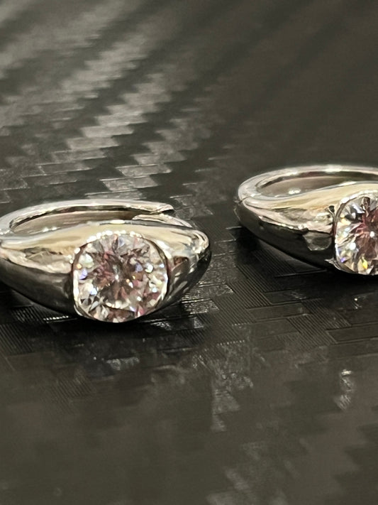 小丞飾-莫桑鑽50分 簡約圓弧百搭莫桑耳扣 內直徑10mm E6031409