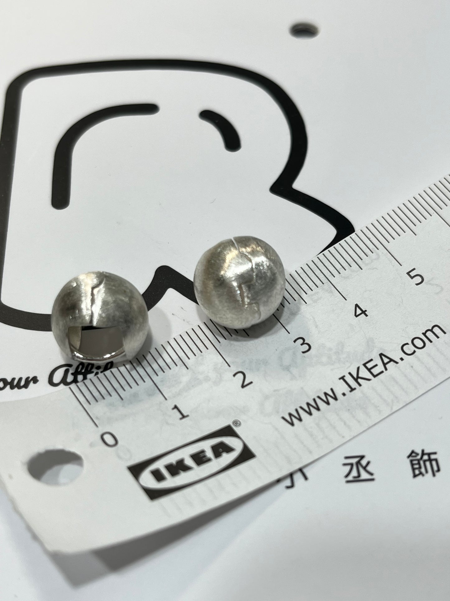 小丞飾 拉絲圓珠耳環 圈口8mm , 珠珠13mm $390