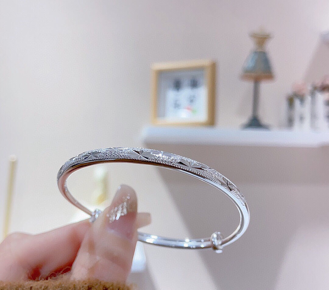 小丞飾 手鐲上新❤️
正生新款圓棍滿天星手鐲,簡約時尚,上手好看顯氣質,999.9純銀26克 $2190 #44