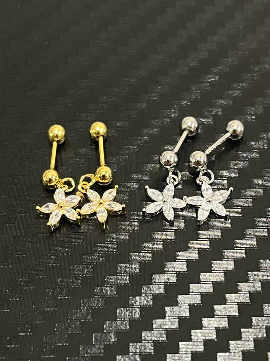 小丞飾S999足銀個性五瓣花螺絲耳釘女簡約百搭超閃鋯石耳飾
$390
金銀兩色。R601312