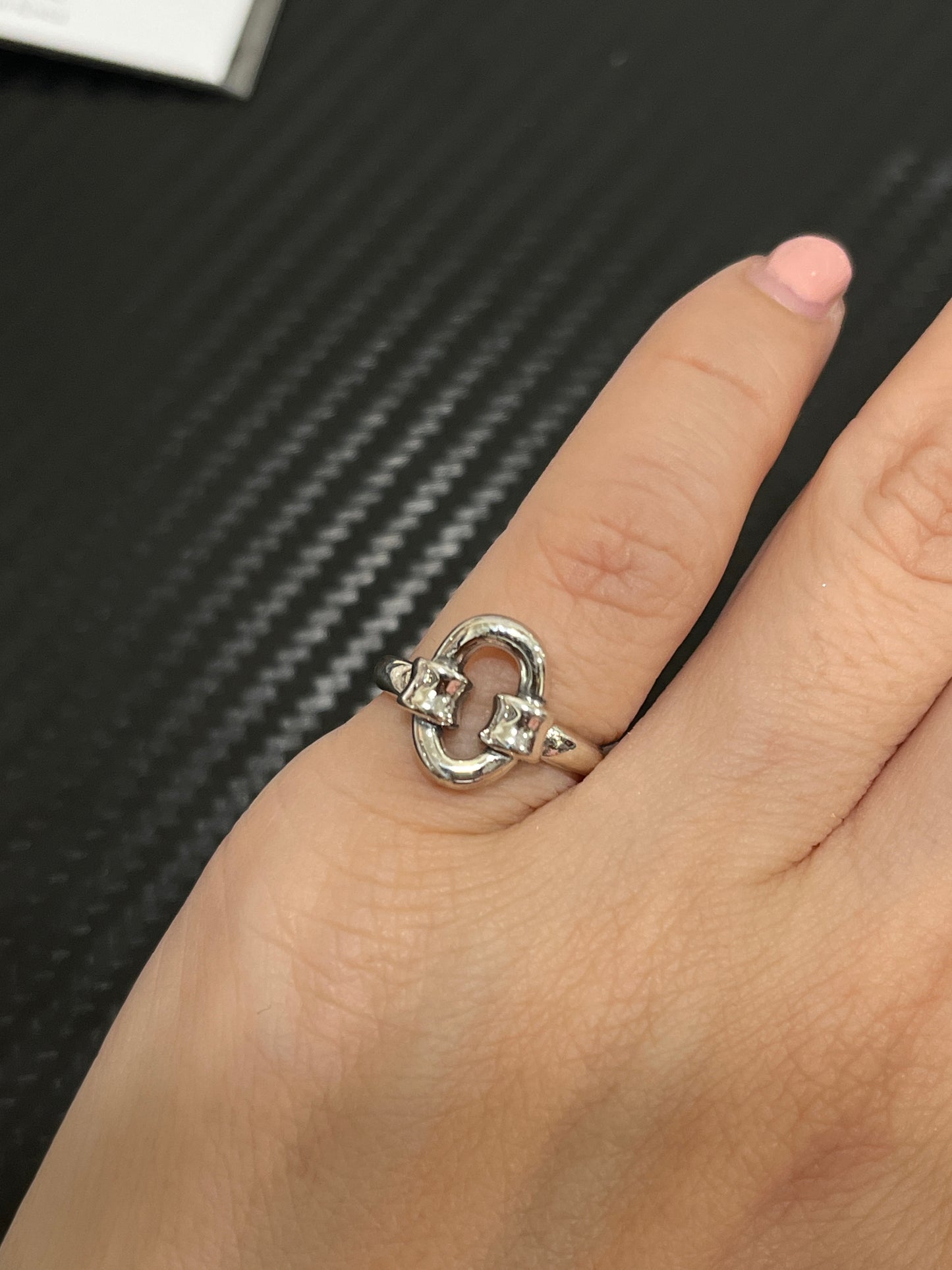 小丞飾
幾何橢圓造型尾戒
$590 R601114