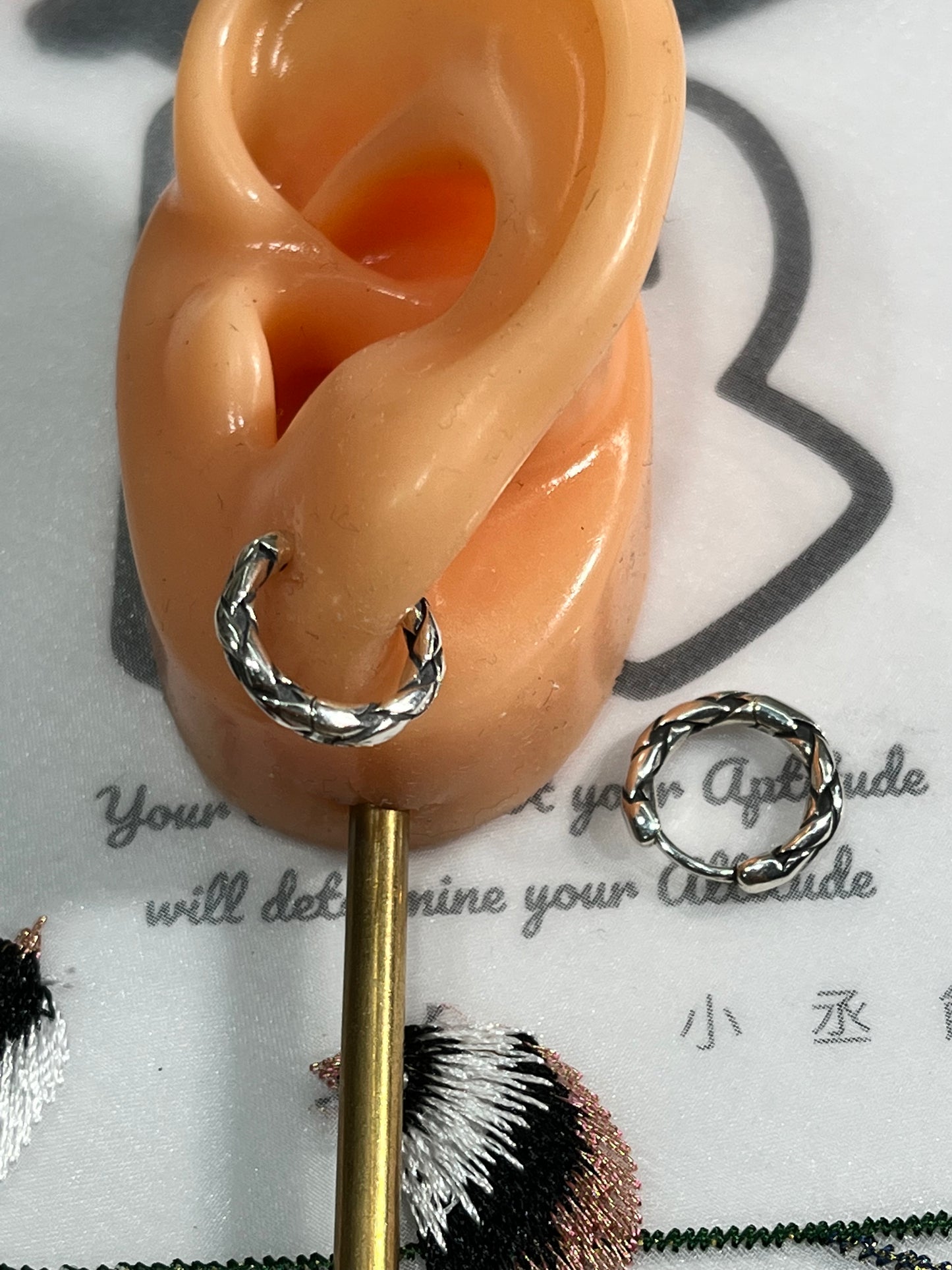 小丞飾 韓國製造 菱格紋圈口耳環 三款