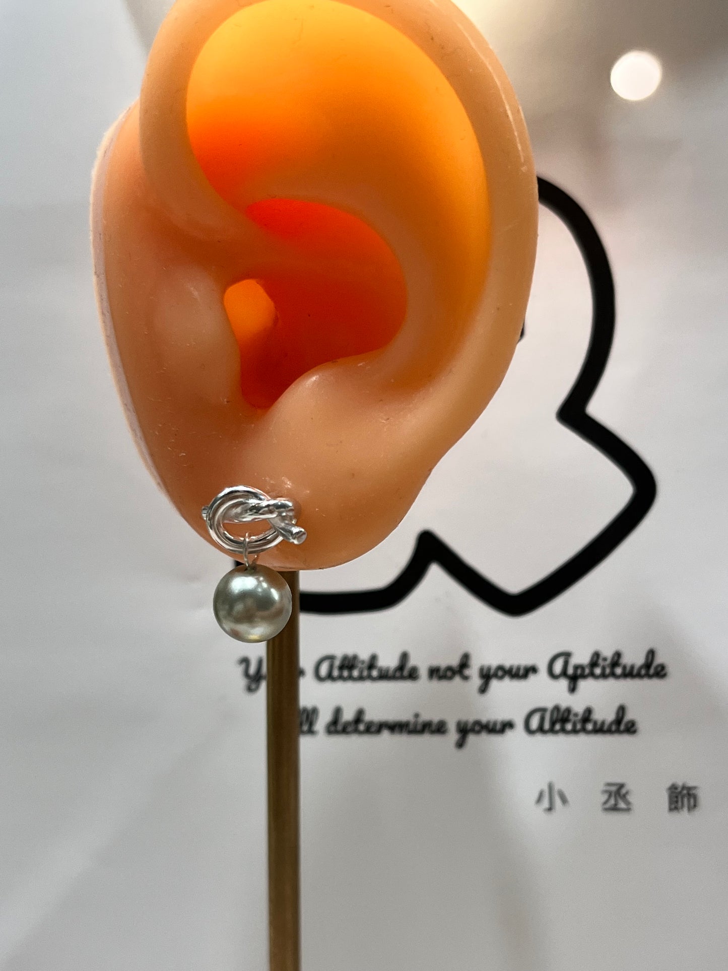 小丞飾 灰珍珠愛心扭結耳釘 $320 珠珠7.5mm #134