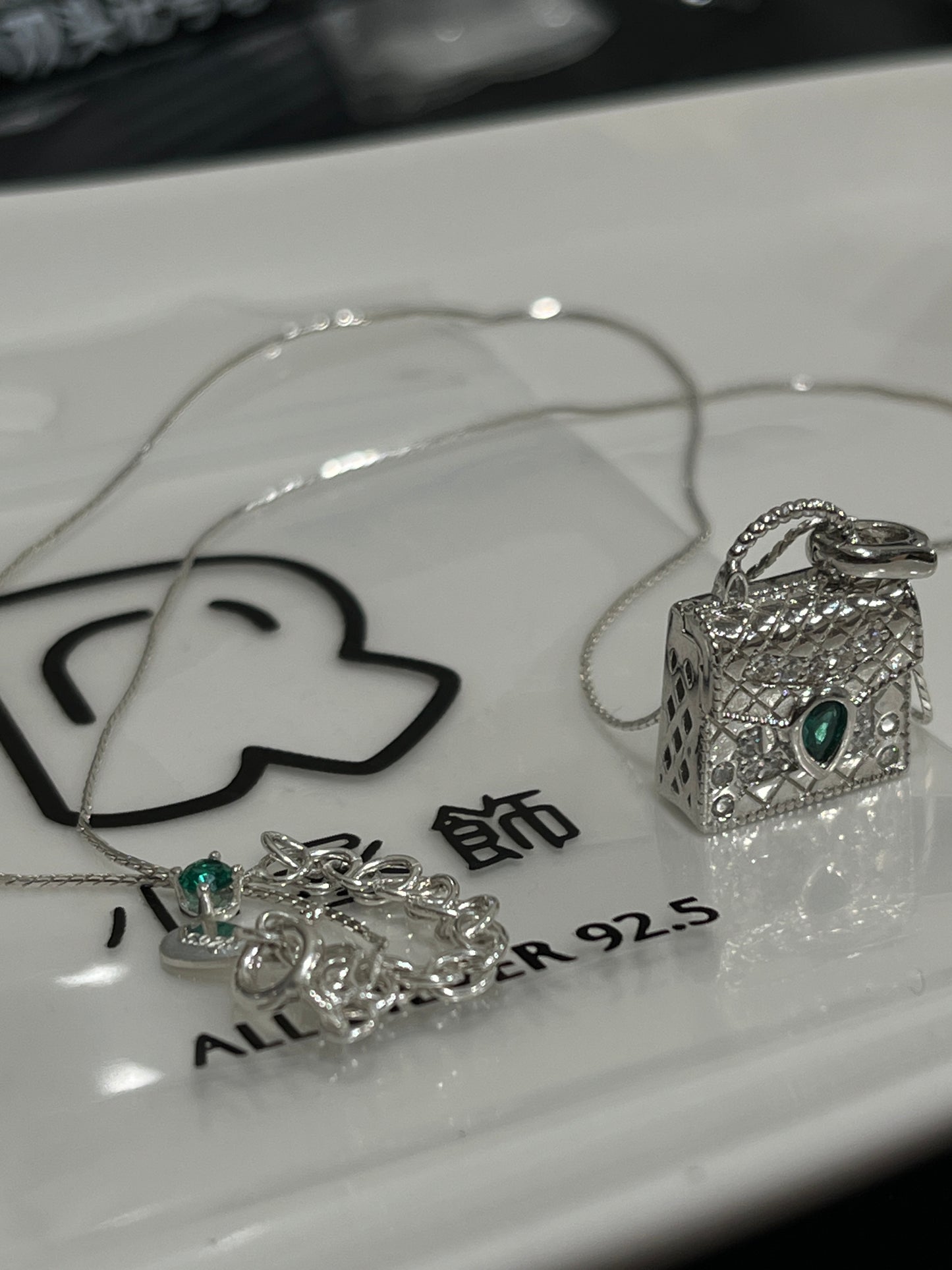 小丞飾_閃亮綠鑽包包項鍊
40+5公分
$1090