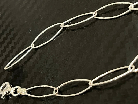 小丞飾
大叩頭義大利鏈條切割亮銀橢圓手鍊 總長18公分 小手可以往前扣
$790 B602078