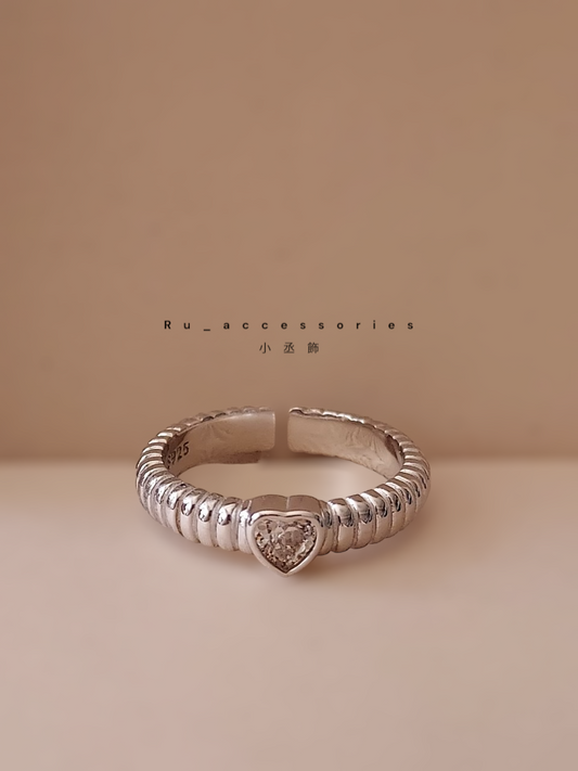 愛心鑽直條紋開口戒 #66