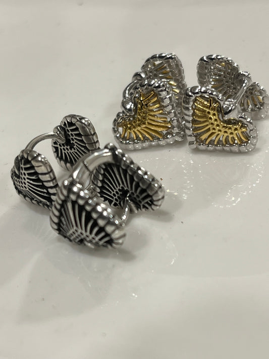 小丞飾 質感100分
復古風條紋愛心易扣式耳環 耳扣內直徑約1公分
銀色/金色
$590
