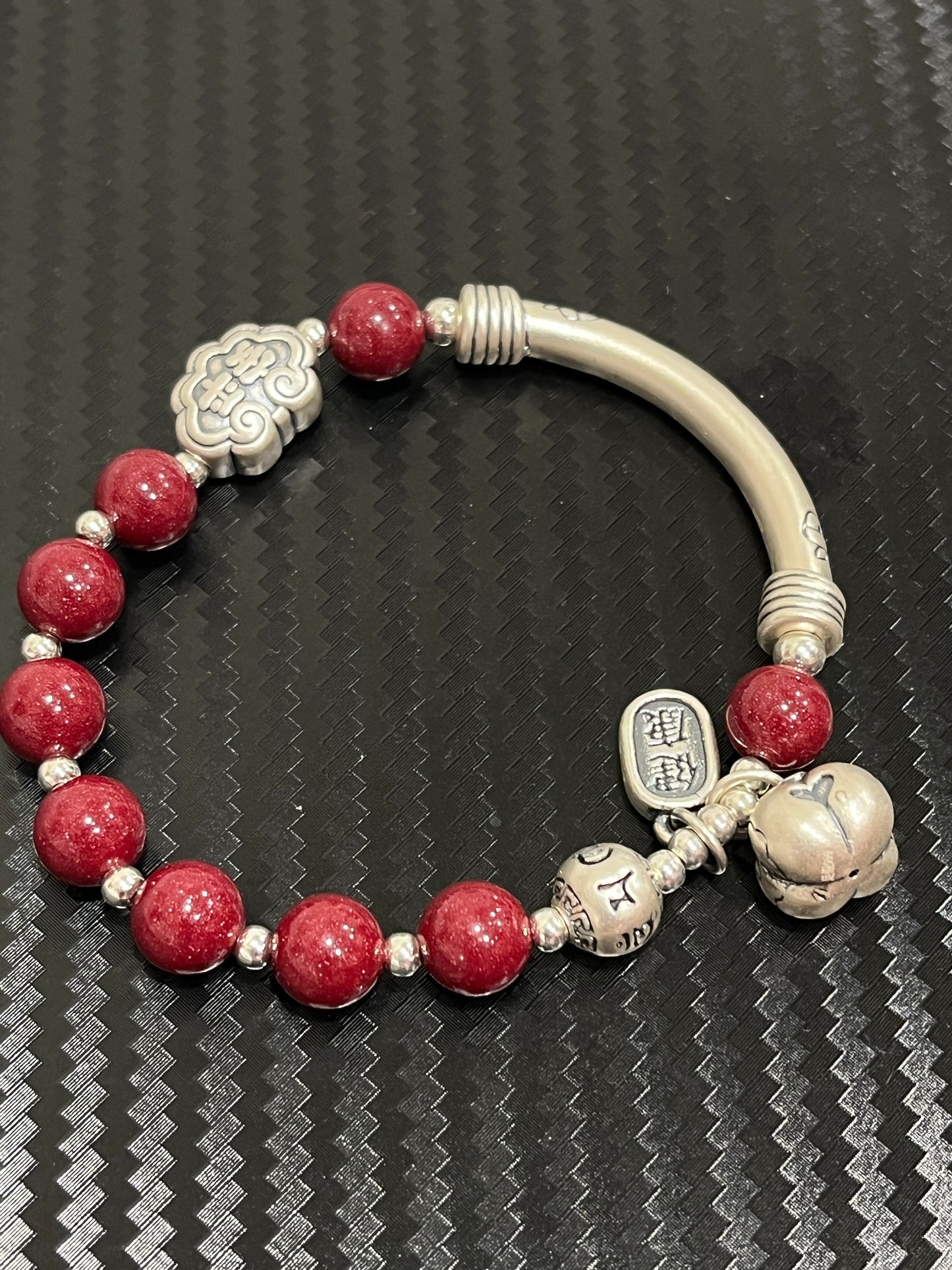 小丞飾
吉繩記事事如意平安健康五福禮物女s925銀飾手鍊朱砂串珠手串 
$1990 彈力繩適合14-17公分手圍 B601112