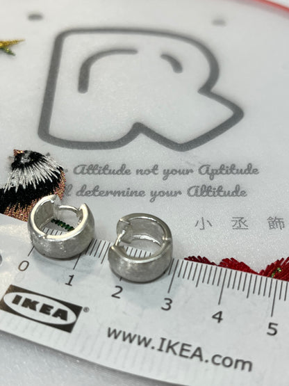 小丞飾 拉絲厚度6.5mm耳圈 圈口9mm $390 #136