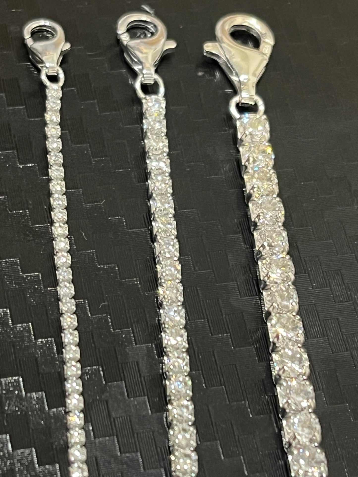 小丞飾
簡約滿鑽氣質典雅手鍊 17+3公分 B6061319
1mm $790
2mm $890
3mm $990 

也有同款腳鏈喔 A6061302
2mm 腳鏈 21+5公分 $990