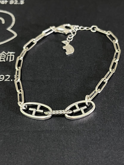 小丞飾
韓國幾何橢圓造型手鏈 $990
17+3公分 #B6010410
