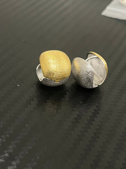 小丞飾
金銀兩面多戴款閃砂方弧面耳扣
$890  #E601022