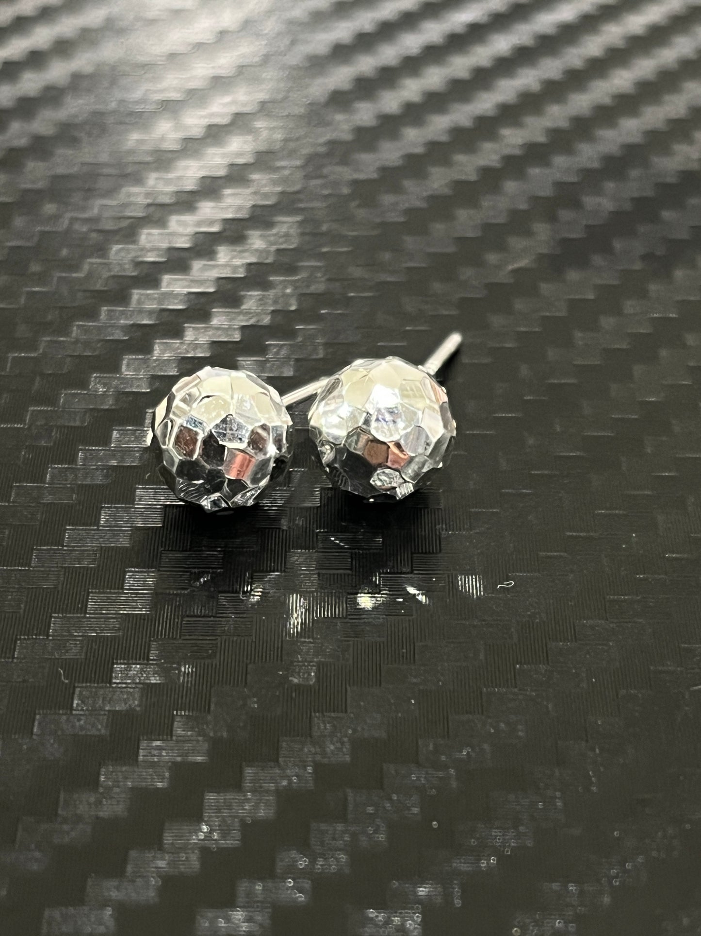 小丞飾 超美！低調又高級！
圓珠碎冰耳釘$490。R601291