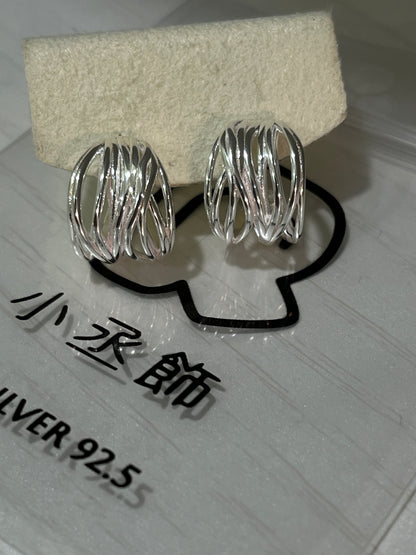 小丞飾 
質感多線設計圓弧造型耳環
$990  #E601031