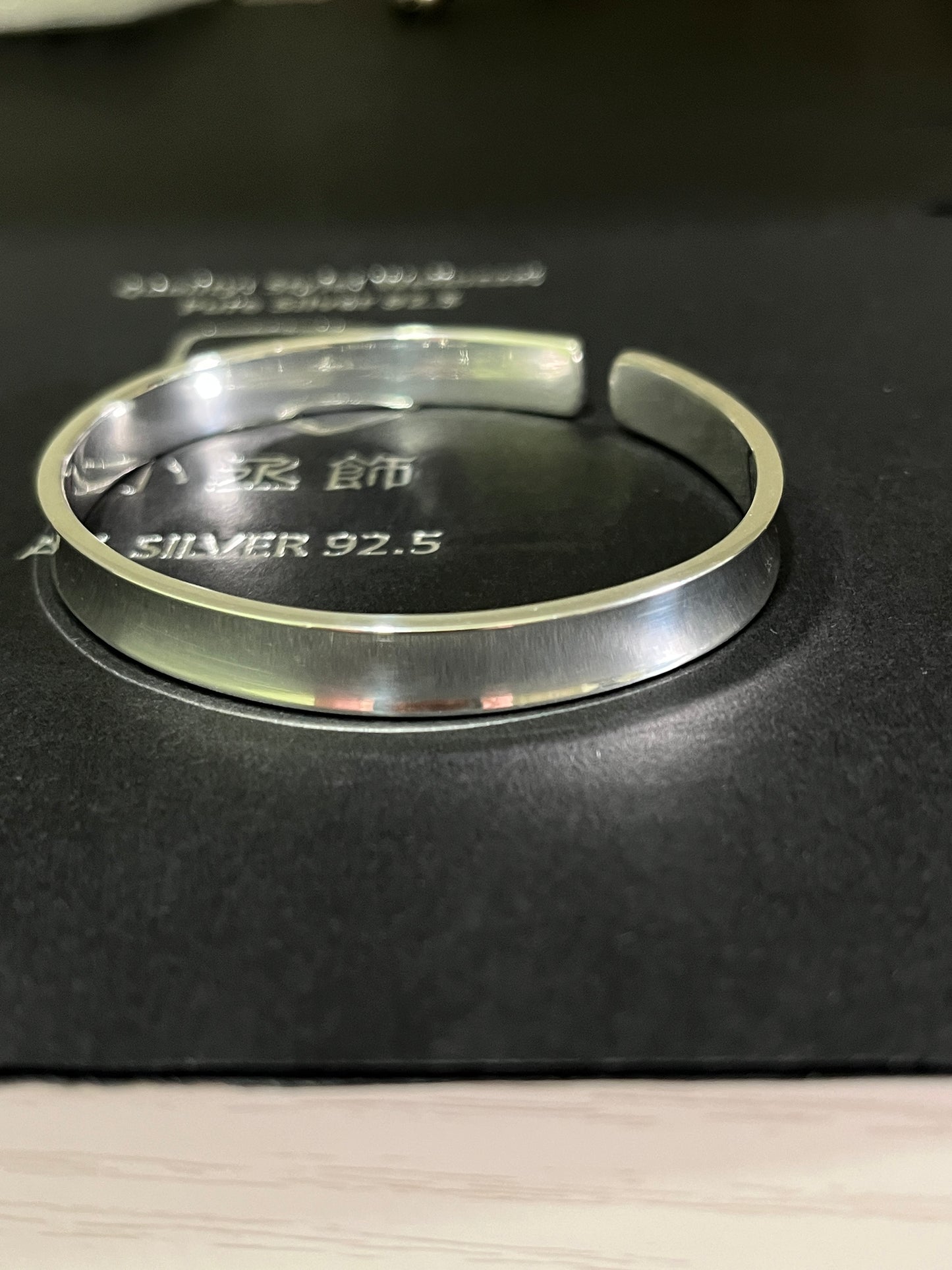 小丞飾
S999足銀日韓光面簡約時尚純銀凹面開口男女情侶手鐲
7mm
$3690。 #B601047