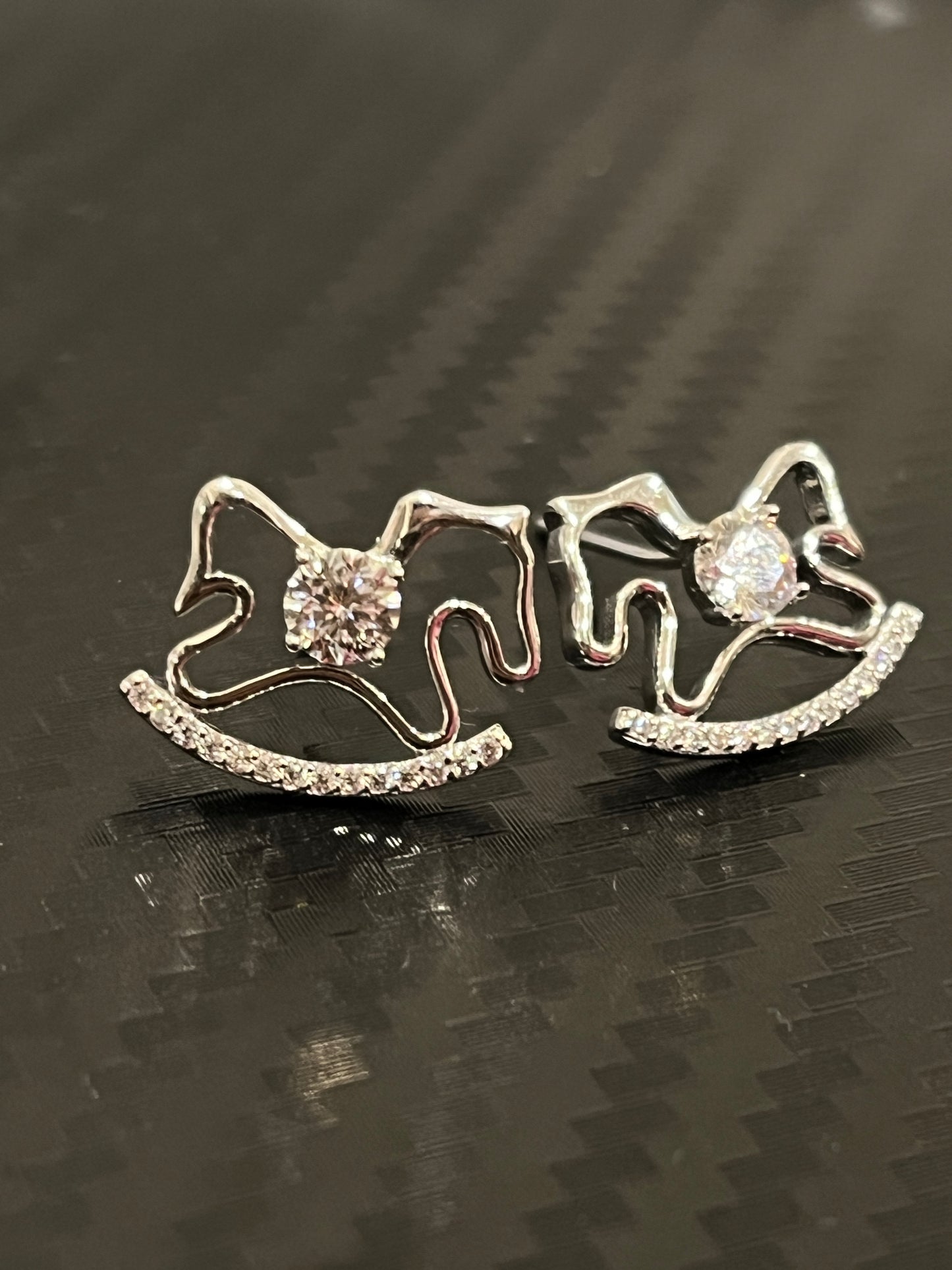 小丞飾-莫桑鑽30分 閃鑽木馬耳環 E6031403