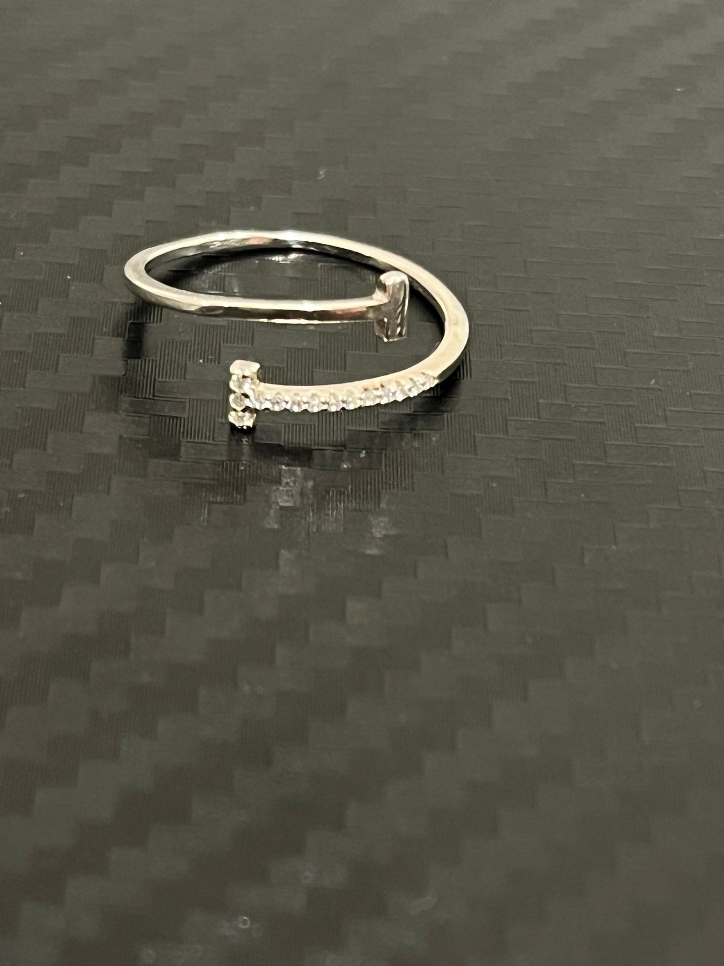 小丞飾
T字微鑲調節戒指
$390    R601113