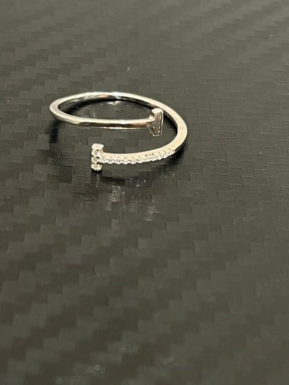 小丞飾
T字微鑲調節戒指
$390    R601113