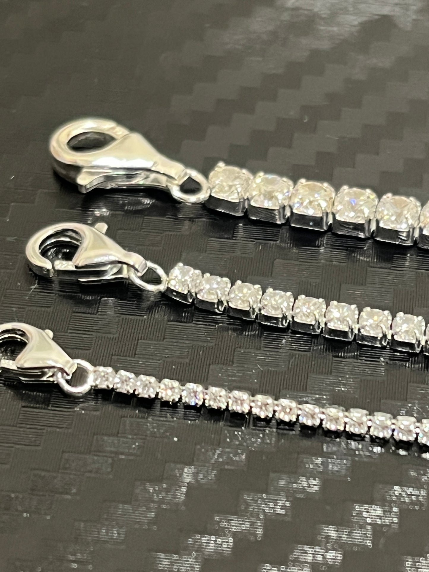 小丞飾
簡約滿鑽氣質典雅手鍊 17+3公分 B6061319
1mm $790
2mm $890
3mm $990 

也有同款腳鏈喔 A6061302
2mm 腳鏈 21+5公分 $990