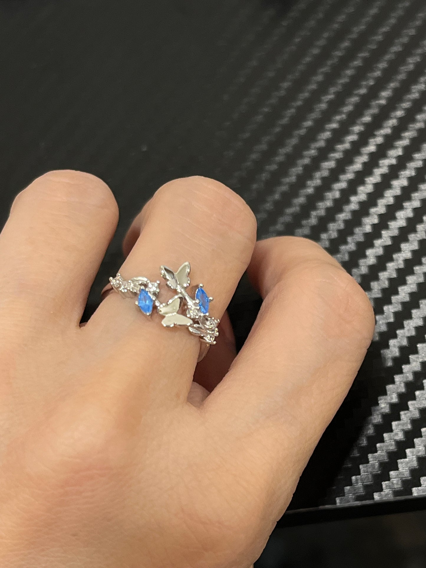 小丞飾
唯美浪漫藍鑽飛蝶前開口戒
$460   R601117