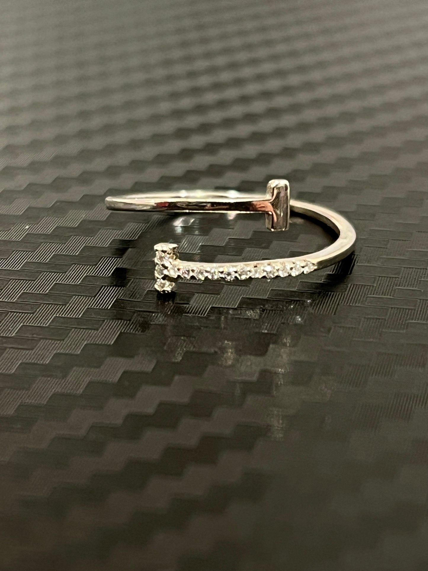 小丞飾
T字微鑲調節戒指
$390    R601113