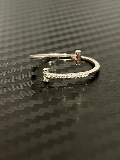 小丞飾
T字微鑲調節戒指
$390    R601113