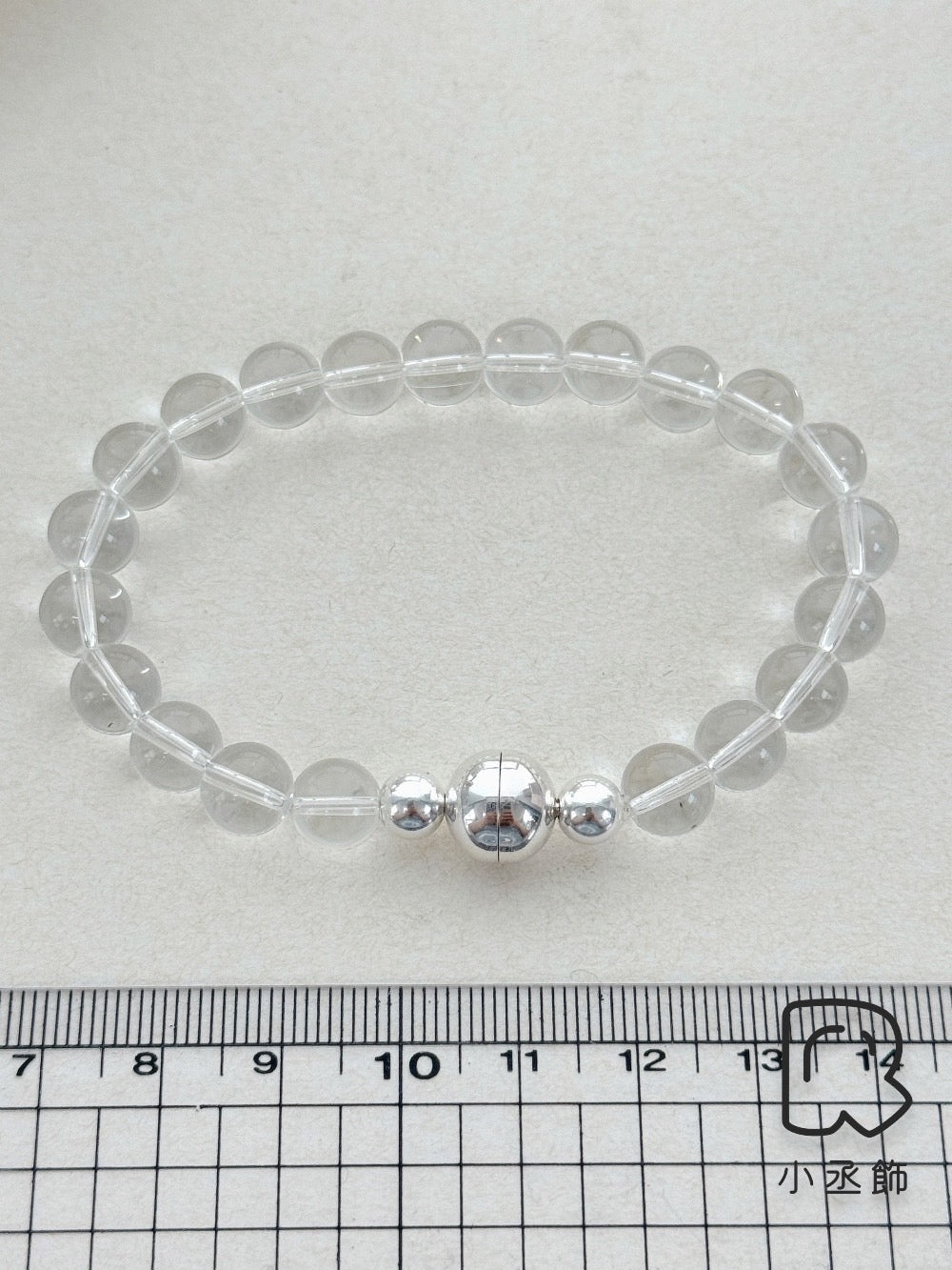 小丞飾 一繫即可扣上，磁鐵設計扣頭一秒上手手鍊上手不卡卡，適合14-17公分手圍❤️ 韓國製造 
透明水晶$690
淺橘月光石$790
多色乳白淺灰水晶海藍寶$890 #B601024