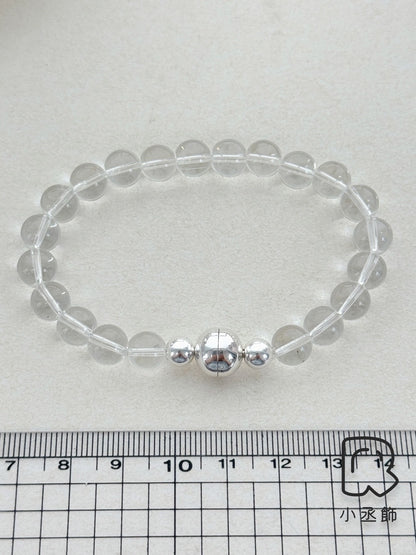 小丞飾 一繫即可扣上，磁鐵設計扣頭一秒上手手鍊上手不卡卡，適合14-17公分手圍❤️ 韓國製造 
透明水晶$690
淺橘月光石$790
多色乳白淺灰水晶海藍寶$890 #B601024
