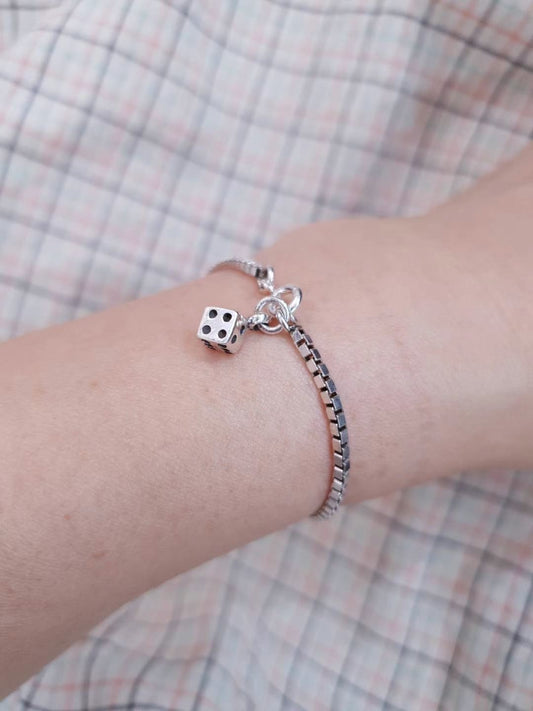 小丞飾 韓國製造 只給喜歡高品味的妳🌺

⚪️個性風 骰子(骰子)(骰子)盒子手鍊 17公分 $990。B601238