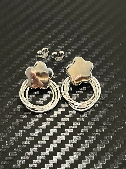 小丞飾
超可愛五圈圈小花耳釘
$990   E602071