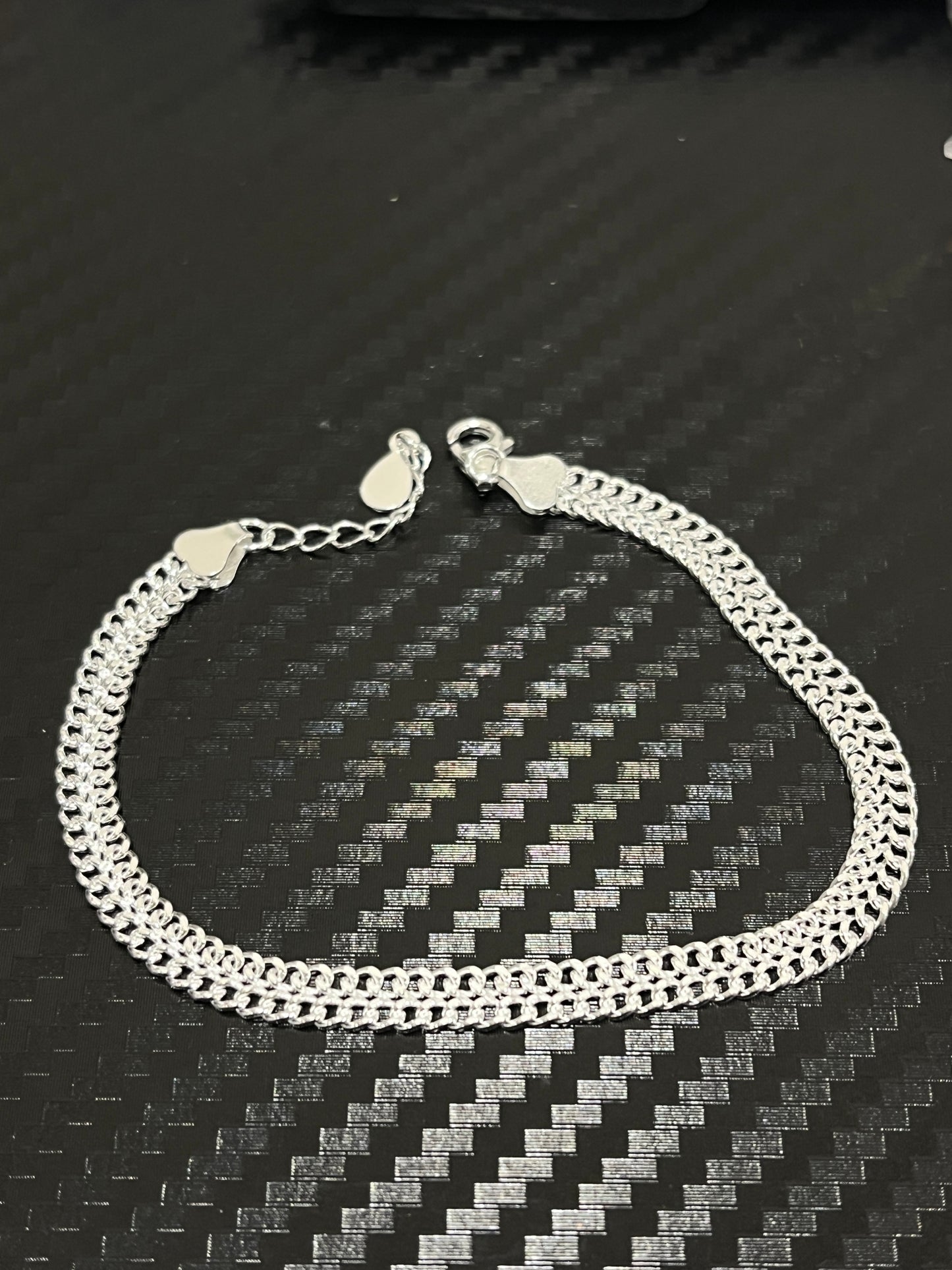 小丞飾
寬版雙層古巴亮銀手鍊
16+3公分
$990   B602071