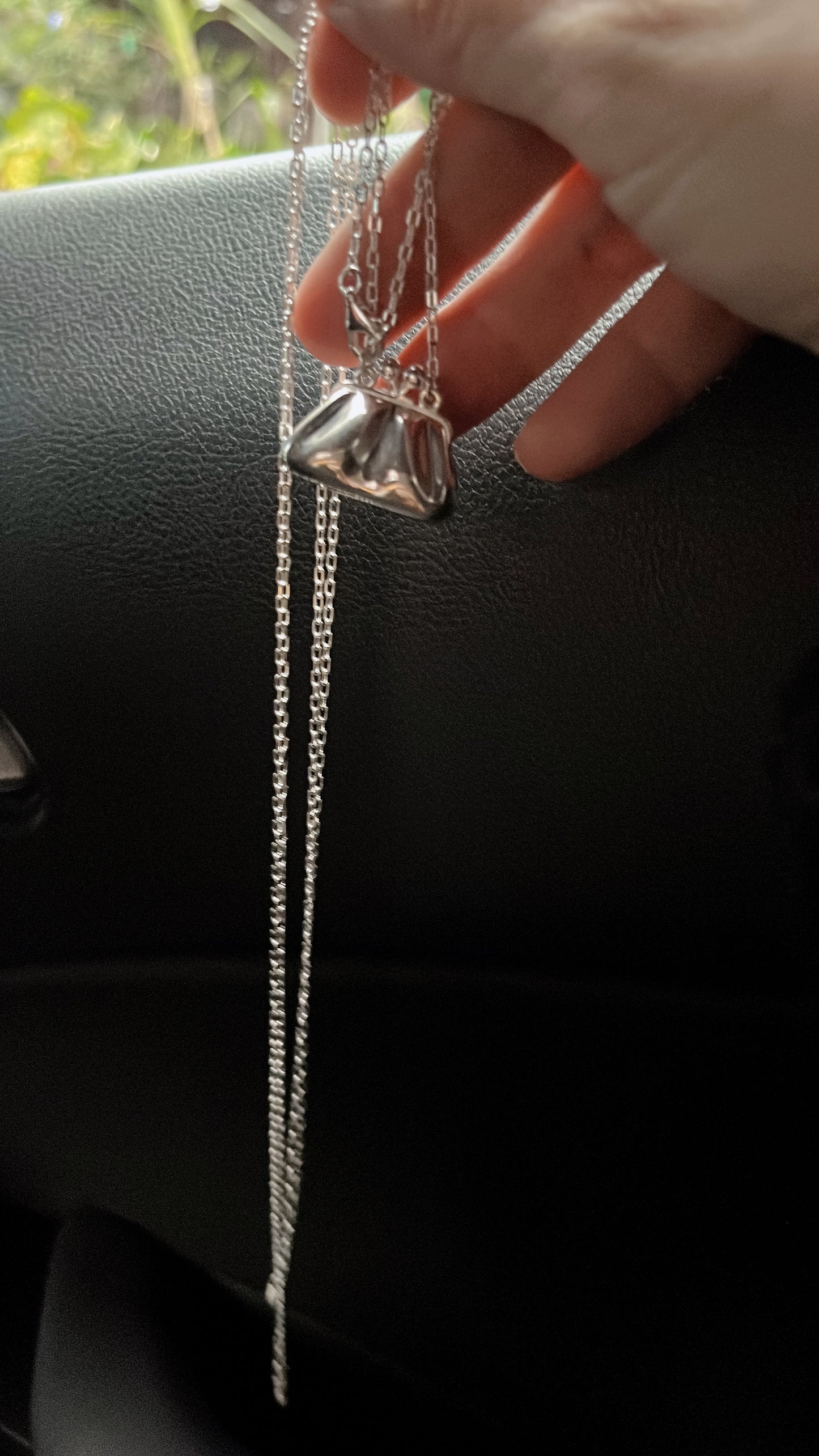 小丞飾 超級時尚！
120公分韓國包包項鍊
可側背也可雙層佩戴 
$2990。  N601182