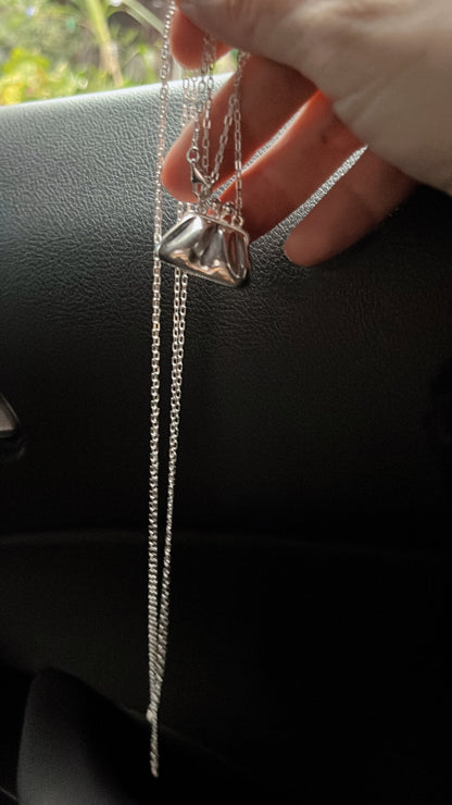 小丞飾 超級時尚！
120公分韓國包包項鍊
可側背也可雙層佩戴 
$2990。  N601182